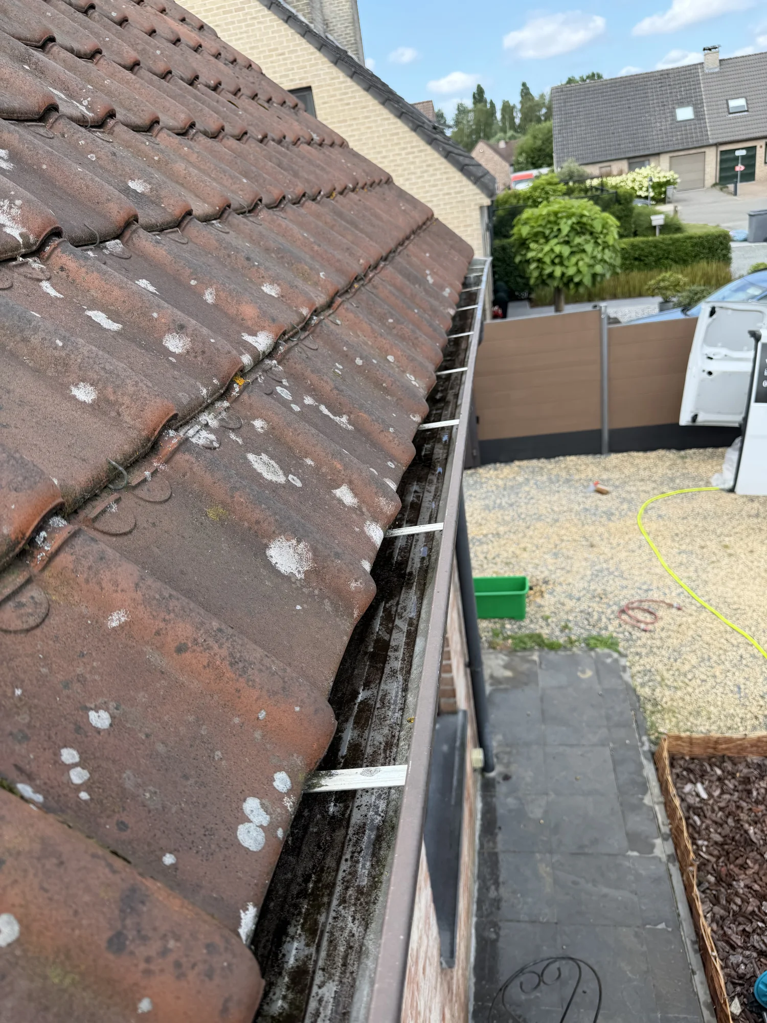 Dakgoot na een grondige reiniging – beeld 3