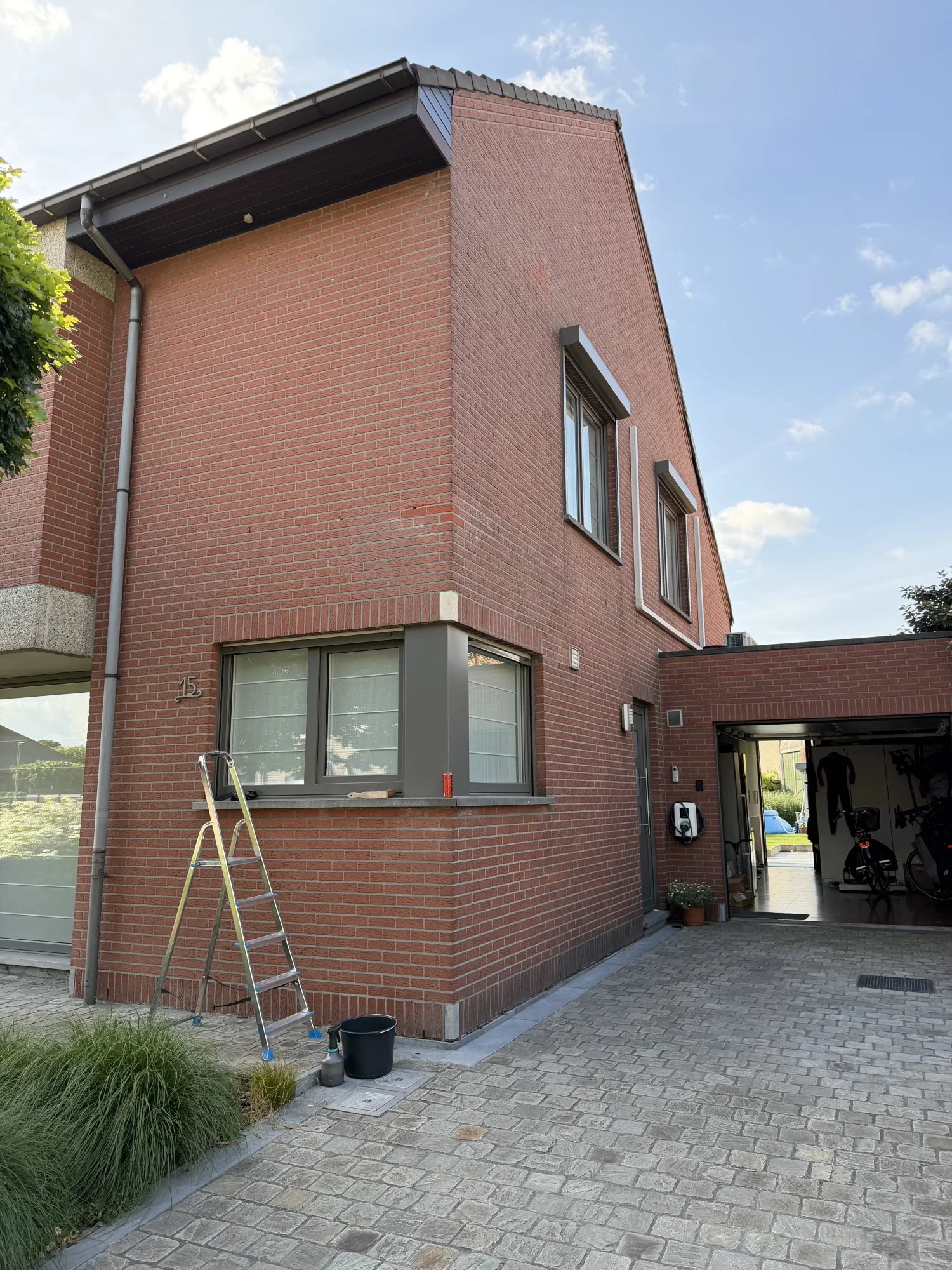 Gevel en ramen na professionele reiniging – realisatie 8